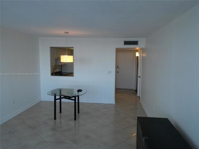 Building Photo - 1301 NE Miami Gardens Dr