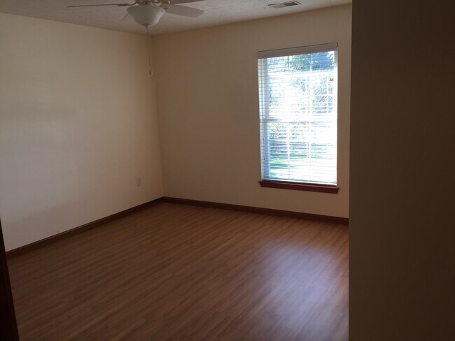 Building Photo - 260 Beechwood Pl