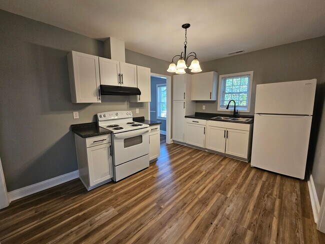 Foto del edificio - NEW LISTING!!!!!