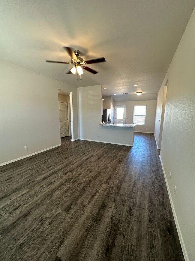 Building Photo - *MARCH MADNESS SAVINGS!* Three Bedroom | Two Bath Home in Broken Arrow