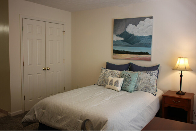 Building Photo - University Pointe Apartments