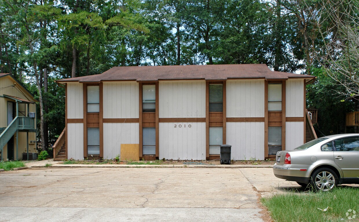 Building Photo - 2010 Bradford Ct
