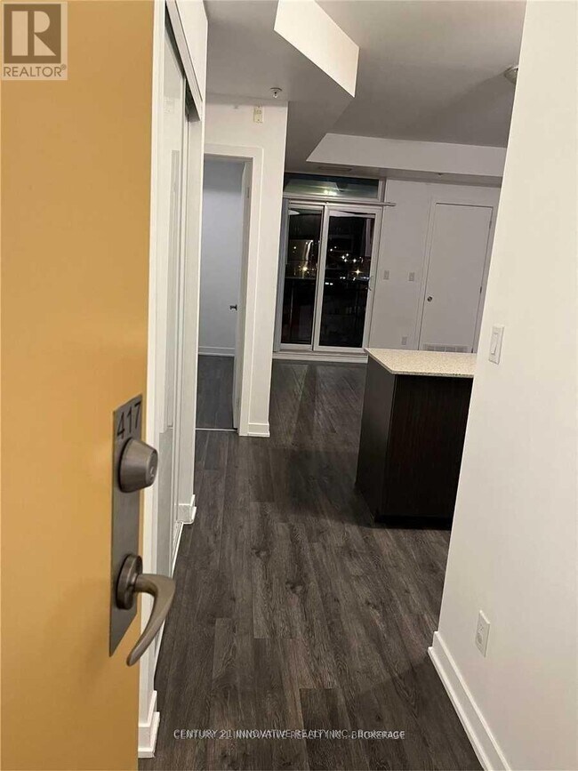Photo du bâtiment - 3560 St Clair Ave E