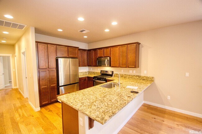 Building Photo - 1365 Balfour Dr