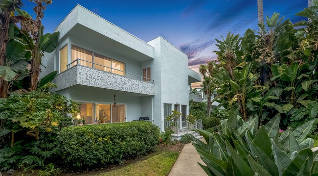 Foto del edificio - 2354 Torrey Pines Rd