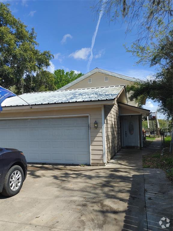 Hampil Charlton Bernard River Apartments for Rent with a Garage