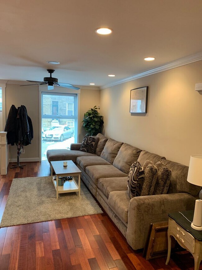 Foto del edificio - Spacious & Modern 3-Bedroom/3-Bath Townhom...