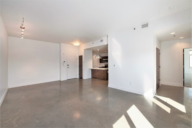 Building Photo - 420 Linden St