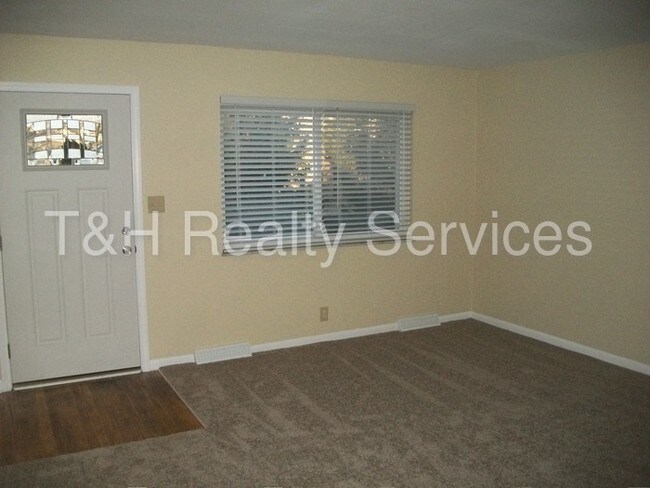 Foto del edificio - 7905 Dean Rd