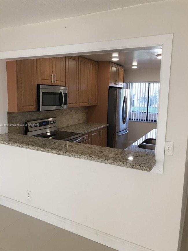 Foto del edificio - 151 Lakeview Dr