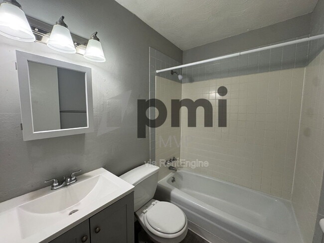 Building Photo - 3029 Rotunda Ct S