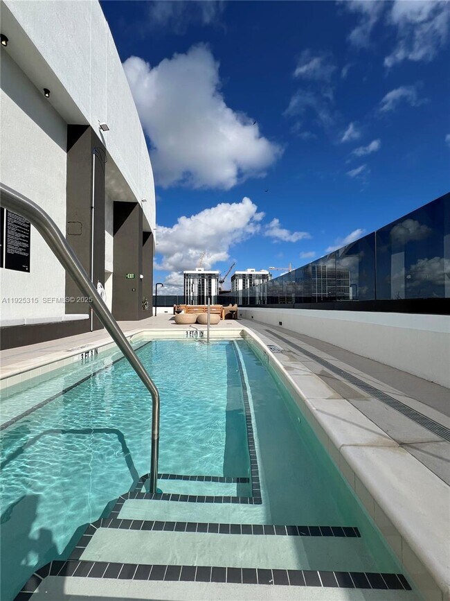 Foto del edificio - 225 N Miami Ave