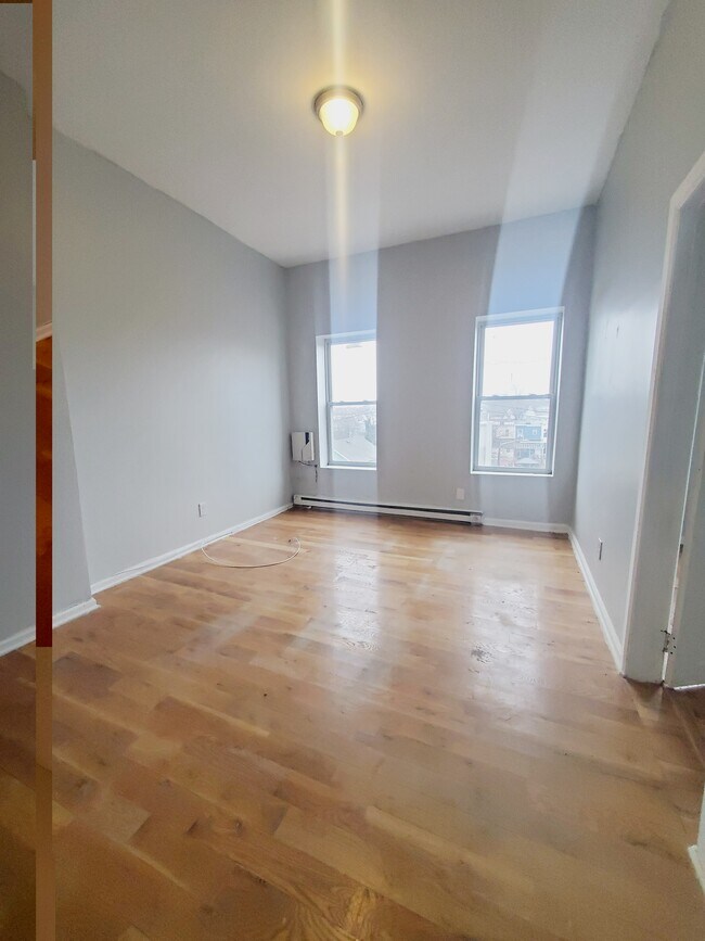 Foto del edificio - 366 Forrest St