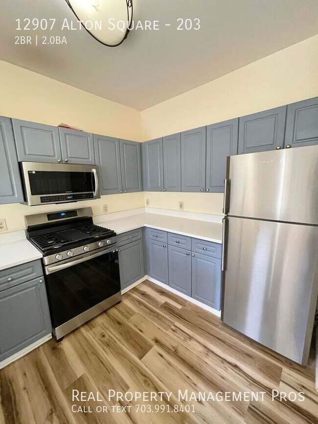 Building Photo - Nicely Updated 2 Bedroom 2 Bath Condo For ...