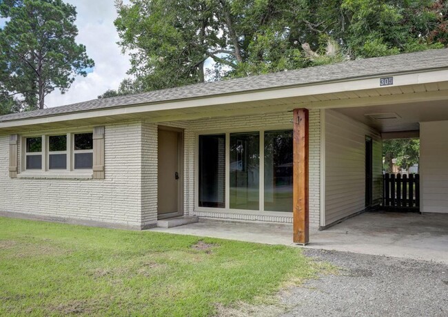 Front Elevation of House - 305 Felicie Dr