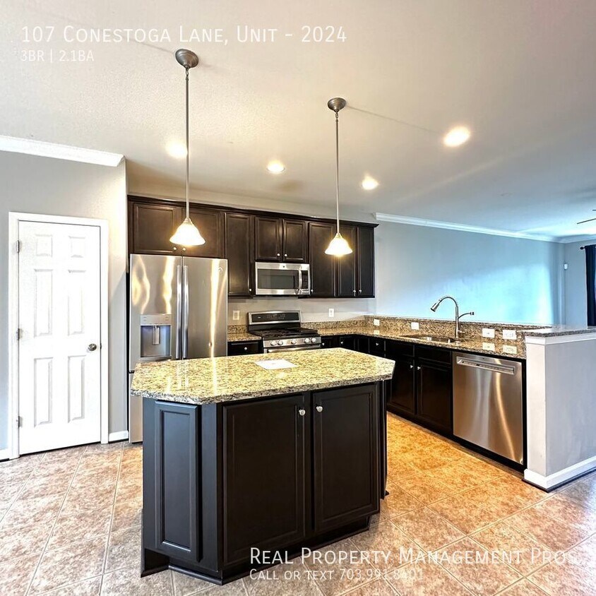 Foto principal - 3 Bed Townhome in Stafford!