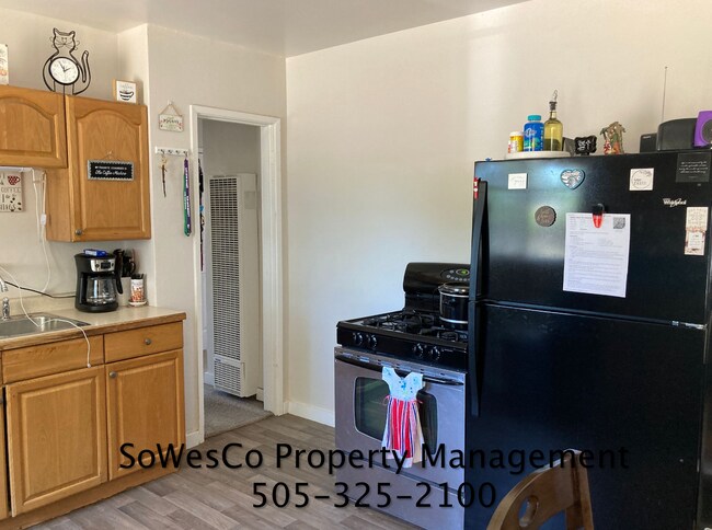 Foto del edificio - Three Bedroom Home with Fenced Yard