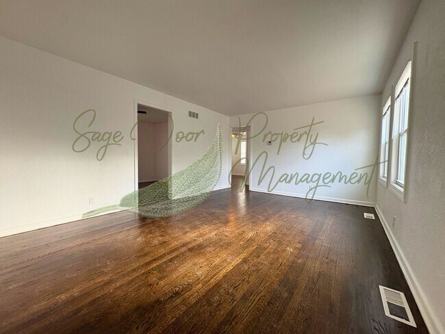 Foto del edificio - 5 BEDROOM IN INDEPENDENCE!!!