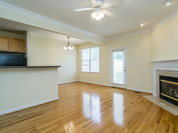 Building Photo - 5404 Goldenglow Way