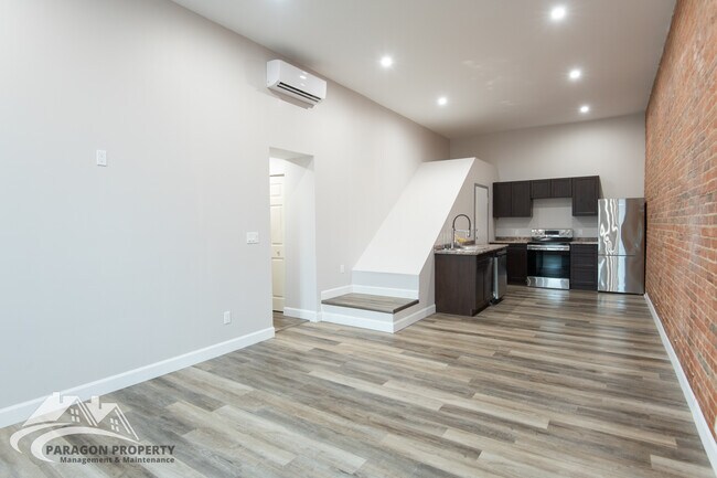 Building Photo - 131 Brown St