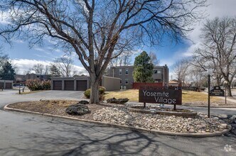 Building Photo - 1152 S Yosemite Way