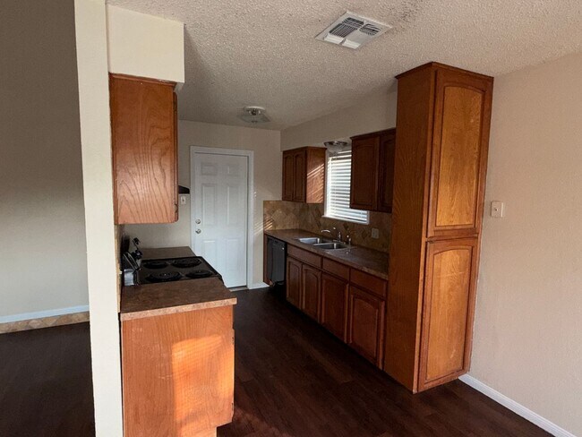 Foto del edificio - Updated 3/2/2 in Glen Estates