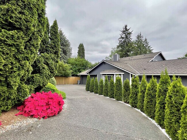 Building Photo - Luxury Single Family Home For Rent in Clyd...