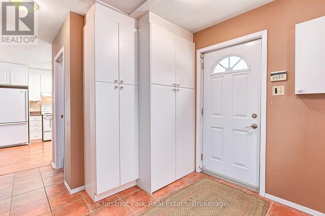 Building Photo - 209548 ON-26