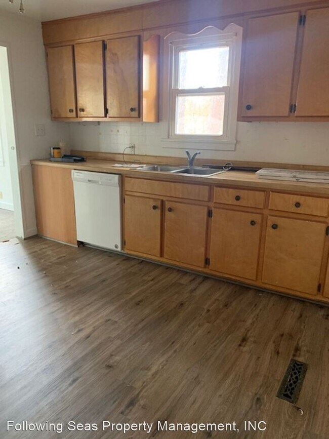 Building Photo - 3 br, 1 bath House - 101 Logan Dr