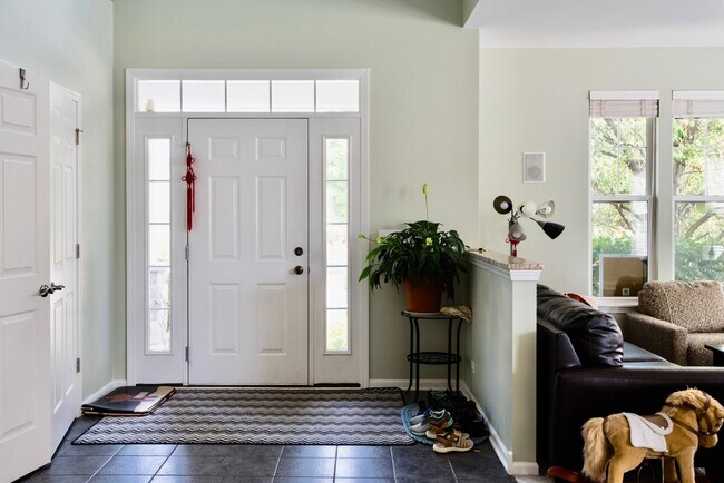Foto del edificio - 1531 N Oakmont Dr