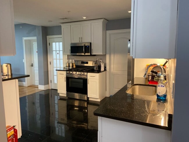 Huge 8 bedroom 9 bathroom apartment near B... - Huge 8 bedroom 9 bathroom apartment near B...