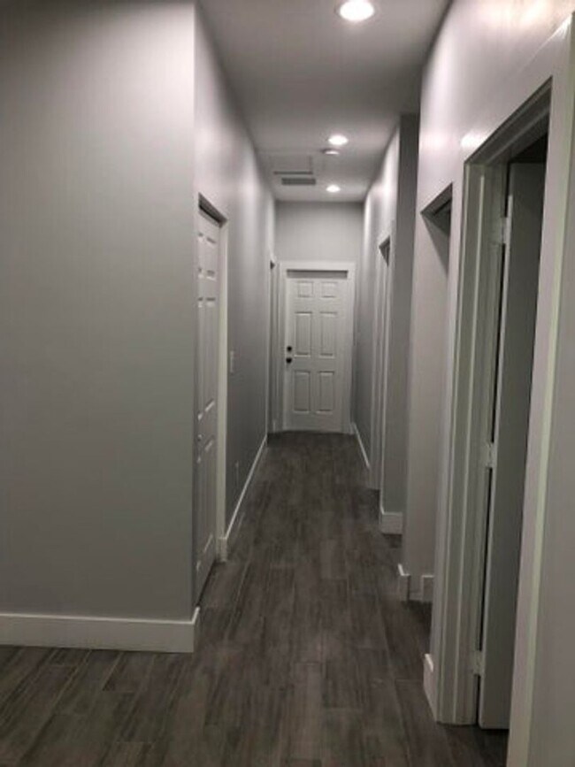 Foto del edificio - 3579 Coconut Rd