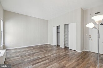 Building Photo - 135 S 19th St