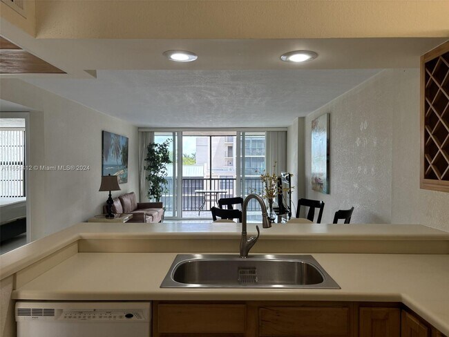 Building Photo - 12 Royal Palm Way