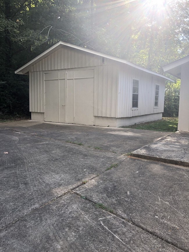 Building Photo - 1431 Fairmont Rd