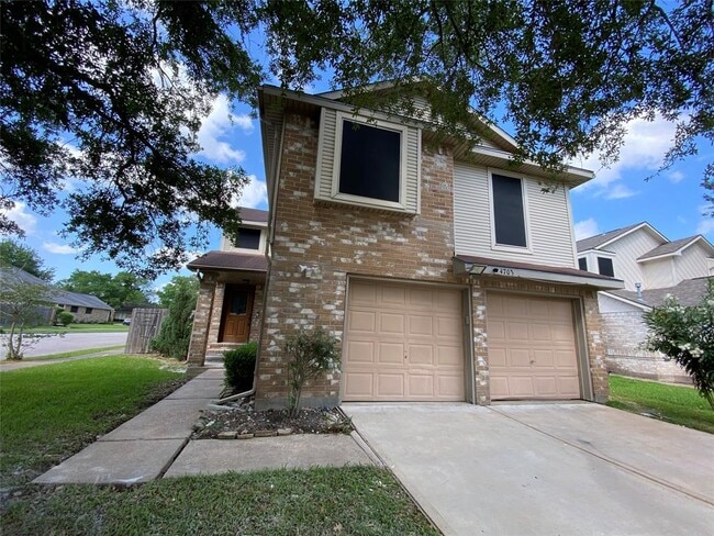 Building Photo - 4703 St Lawrence Dr