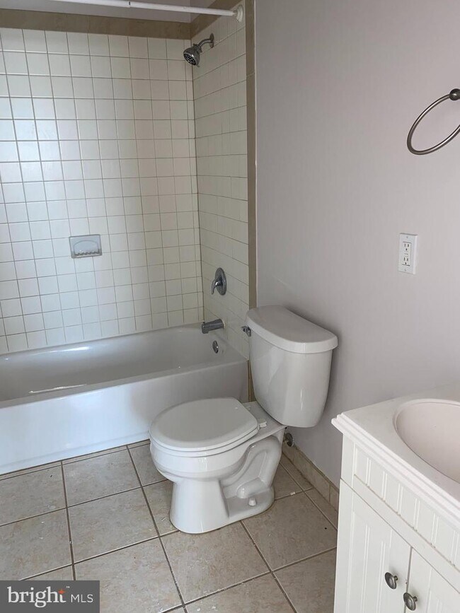 Building Photo - 12 E 22nd St