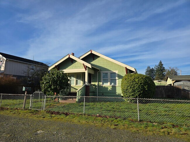 Foto del edificio - 2 Bedroom Duplex with Basement & 2-Car Garage