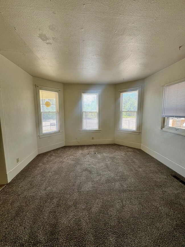 Building Photo - E. Brookside- 126