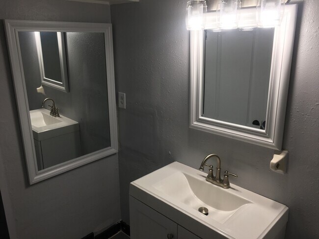 Foto del edificio - 207 N Albany Ave