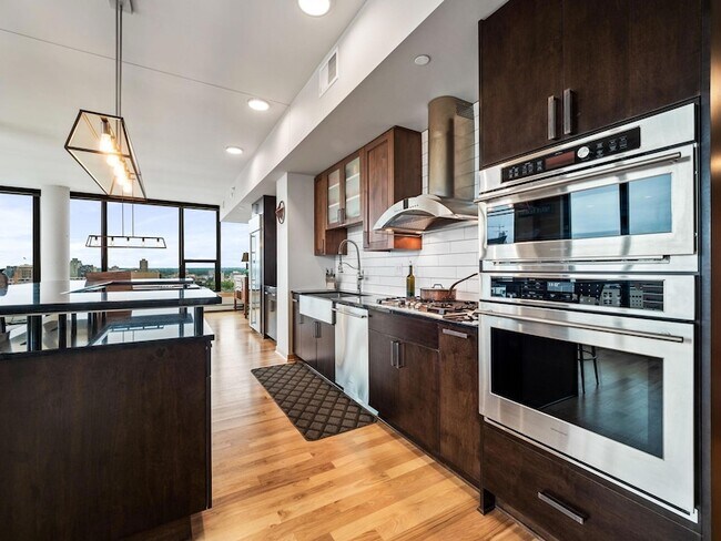 Foto del edificio - 740 Portland Ave
