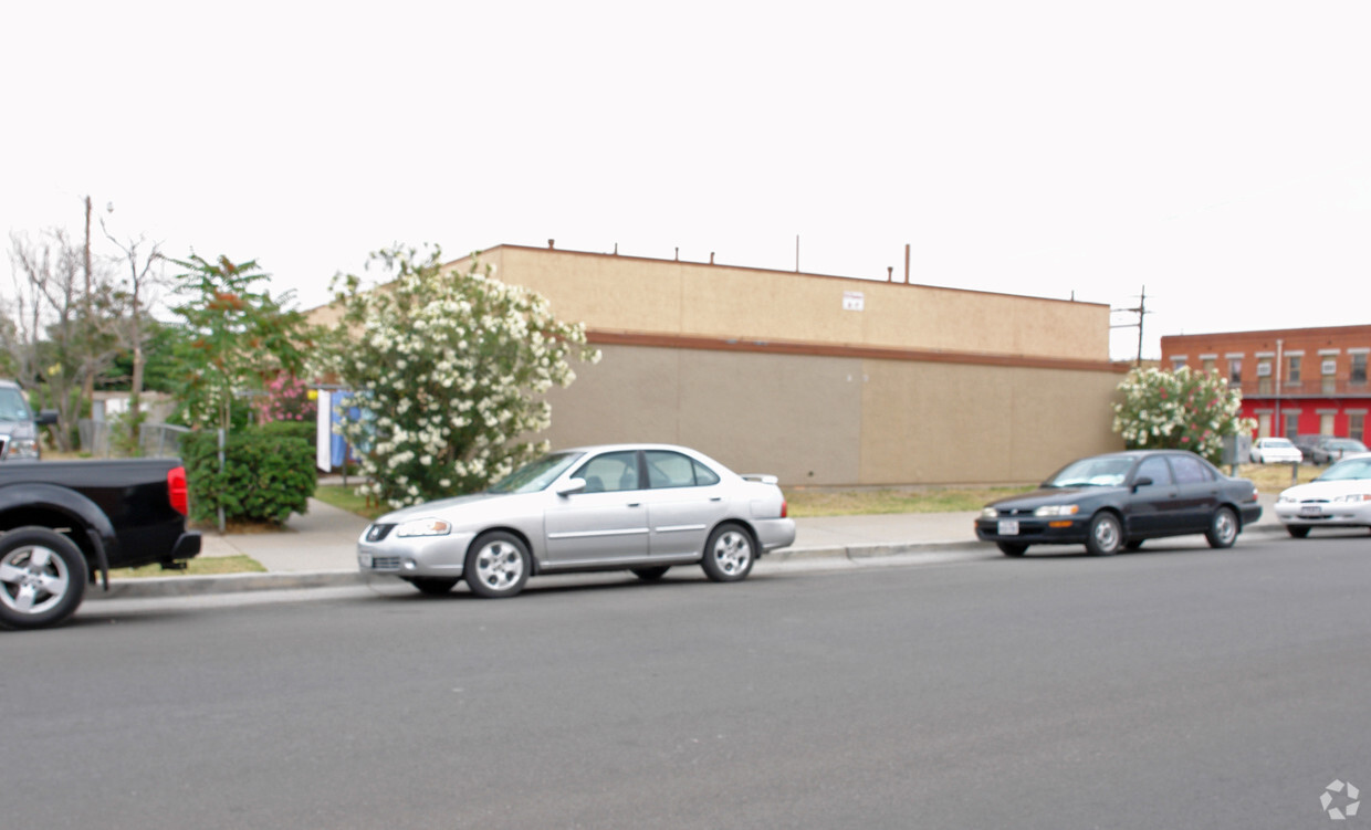 Building Photo - Jose Antonio Escajeda Apartments