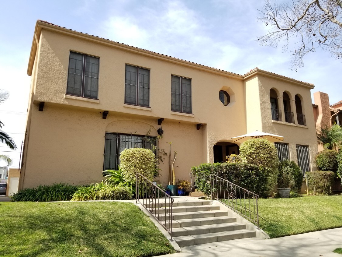 Foto principal - 125 N Sycamore Ave