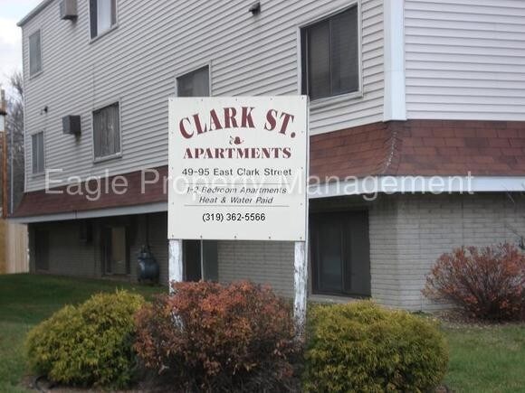 Primary Photo - Clark St 2 bedroom in Hiawatha!