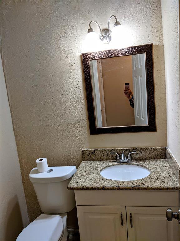 Foto del edificio - 8323 Wilcrest Dr