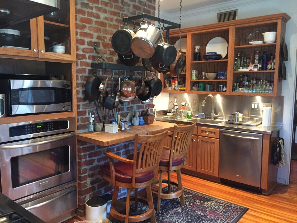 Kitchen - 528 Woods Ave SW