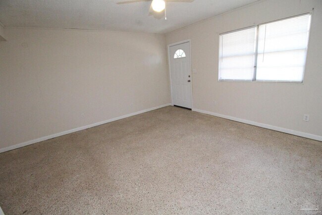 Foto del edificio - 8610 Figland Ave