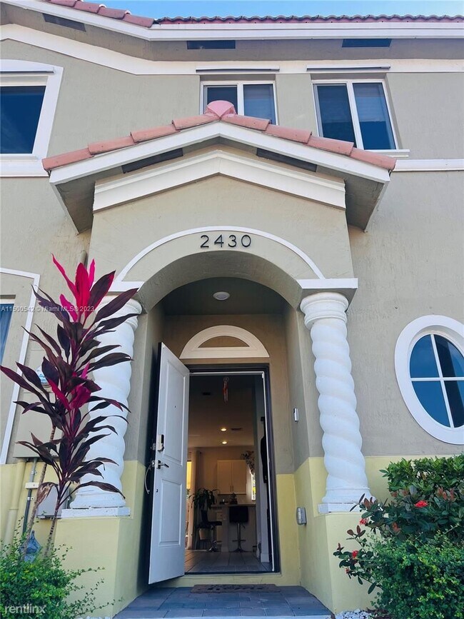 Building Photo - 4 br, 3 bath House - 2430 SE 10th Ct