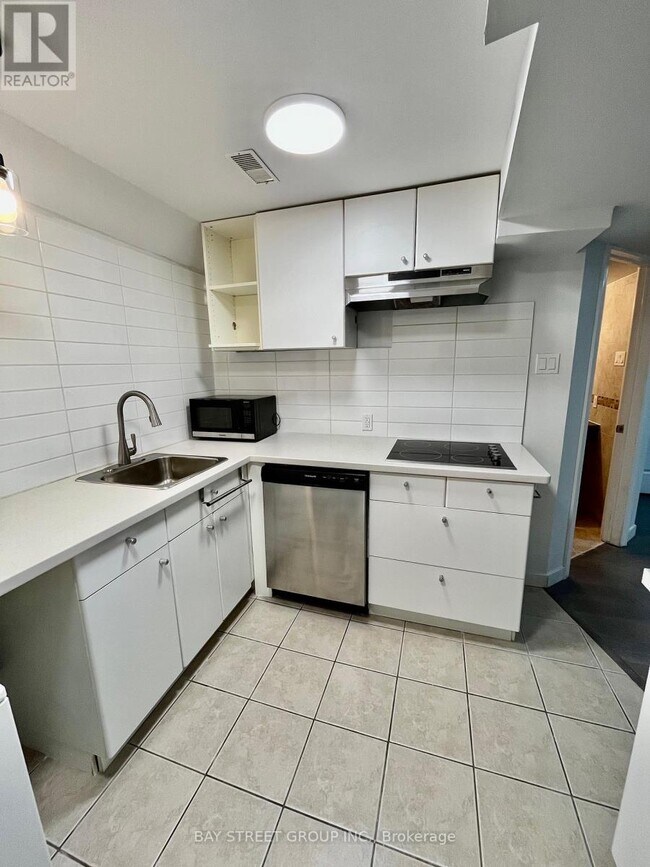 Building Photo - 5 King William Crescent