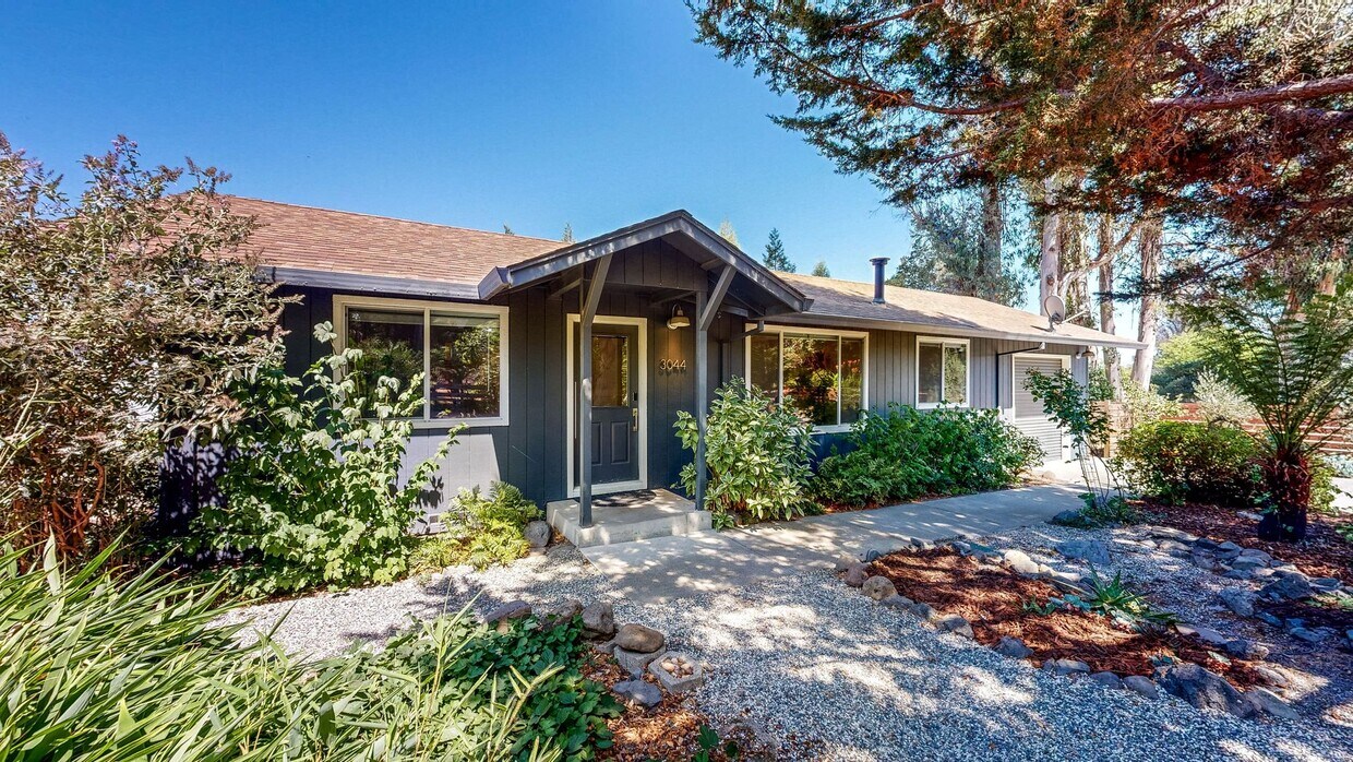 Primary Photo - Gated, Tranquil 1 bedroom 1 bath with 1 ca...